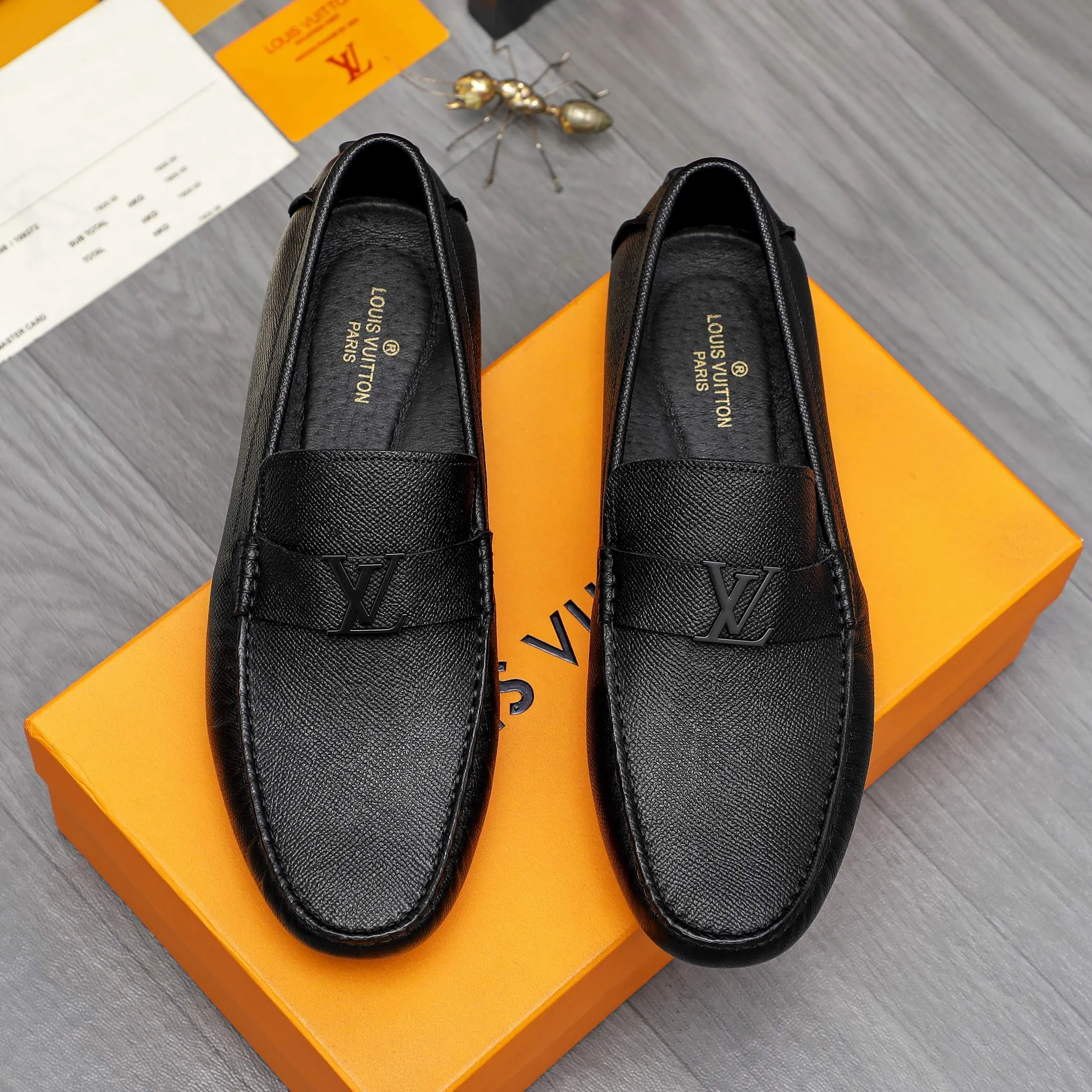 Men's shoes💰400 Product trademark: LV "Louis Vuitton" casual slip-on shoes Regular size: 38-45 (45 is custom-made and non-returnable) Product materials: Selected pebbled cowhide upper, pigskin lining, rubber outsole